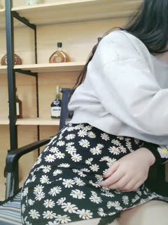 个高中骚逼女洗澡自拍 掰逼自拍 都骚成那样了 心里没有点逼数吗